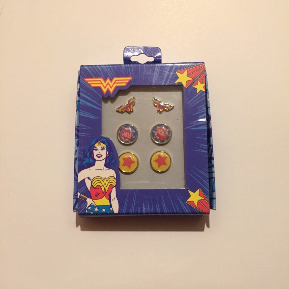Wonder Woman 3 Earrings Pair Set